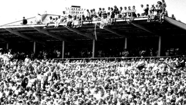 The state-of-the-art facilities at the SCG during the 1977 grand final between Parramatta and St George.