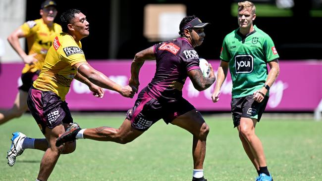 BRISBANE, AUSTRALIA - FEBRUARY 01: Albert Kelly breaks away from the defence during a Brisbane Broncos training session at Red Hill on February 01, 2022 in Brisbane, Australia. (Photo by Bradley Kanaris/Getty Images)