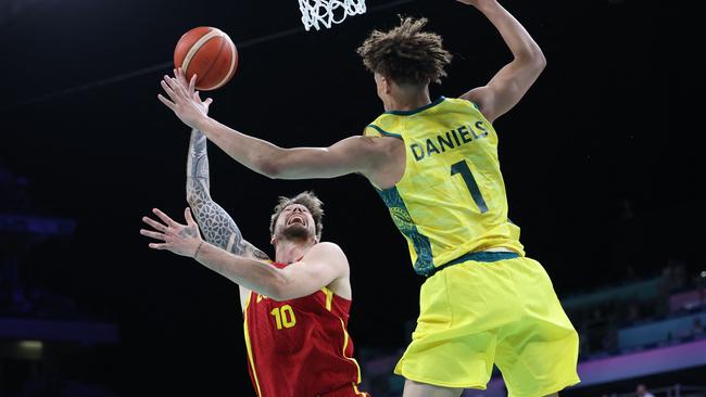 Spain's #10 Juancho Hernangomez goes to the basket depsite Australia's #01 Dyson Daniels in the men's preliminary round group A basketball match between Australia and Spain during the Paris 2024 Olympic Games at the Pierre-Mauroy stadium in Villeneuve-d'Ascq, northern France, on July 27, 2024. (Photo by Thomas COEX / AFP)