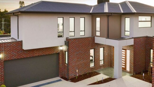 2/6 Koonung Court, Doncaster, remains for sale with a $1.4-$1.5m asking price.