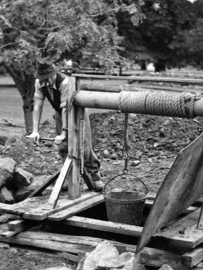 Gold prospectors were still trying their luck near Ballarat in 1938. Image: HWT Argus collection.