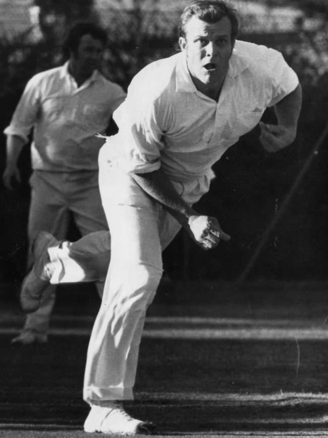 Cricketer Eric Freeman bowling at training. Used in The News 17 Oct 1972.