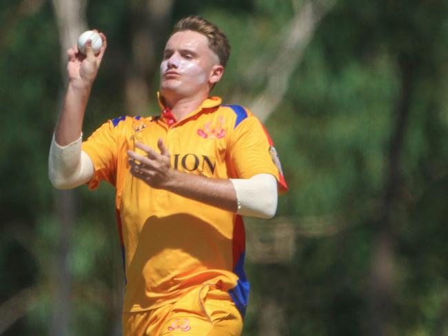 Josh Kann took a stunning 6-9 in Tracy Village’s big win over Darwin Eagles at Kahlin Oval. Picture: Glenn Campbell