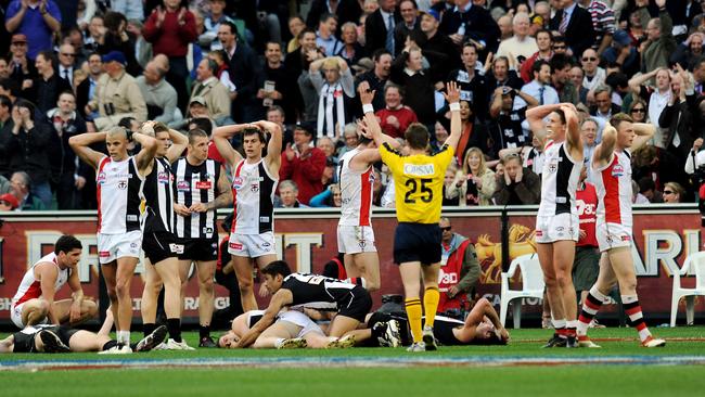 Players react after the 2010 drawn Grand Final.