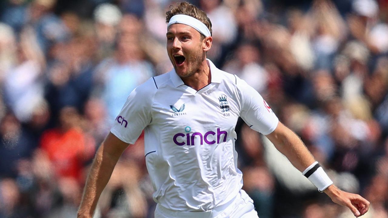 Stuart Broad. Photo by Adrian DENNIS / AFP.