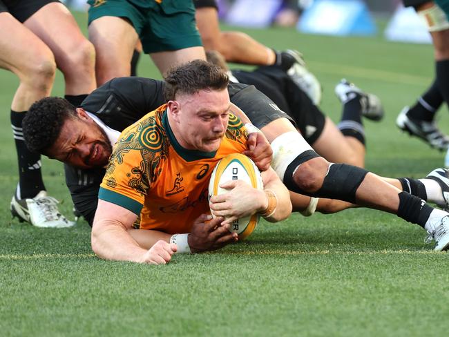 SYDNEY, AUSTRALIA - SEPTEMBER 21: Matt Faessler of the Australian Wallabies dives over to score a try during The Rugby Championship &amp; Bledisloe Cup match between Australia Wallabies and New Zealand All Blacks at Accor Stadium on September 21, 2024 in Sydney, Australia. (Photo by Mark Metcalfe/Getty Images)