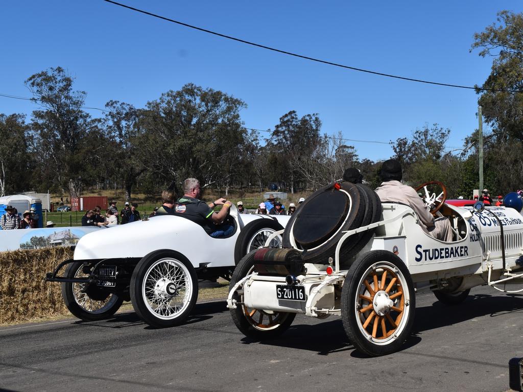 Spectators line Warwick Street (Photo: Michael Hudson / Warwick Daily News)