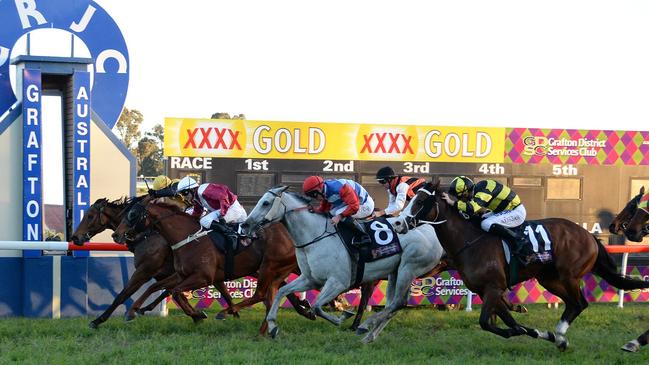 JOHNNY Roo Boy won the $50,000 Sir James Kirby (1000m) in a thrilling photo finish for Wyong-based trainer Damien Lane.The gelding son of Henny Hughes (USA) edged out Lady Jetsetter while an even finer margin separated third placed Espiritu from Aimalac Millie in the time-honoured sprint.2016 winner Plateau Gold set the early pace but faded out of contention in the straight.Johnny Roo Boy came to Grafton a last start Benchmark 65 win on a heavy Muswellbrook track on June 9.