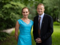 CANBERRA, AUSTRALIA, NewsWire Photos. JANUARY 24, 2024: 2024 Australians of the Year for New South Wales - Prof Georgina Long AO & Prof Richard Scolyer AO (Sydney) at Glebe Park in Canberra. Picture: NCA NewsWire / Martin Ollman
