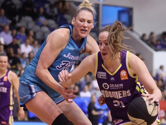 Keely Froling in action during this year’s WNBL season. (Photo by Daniel Pockett/Getty Images)