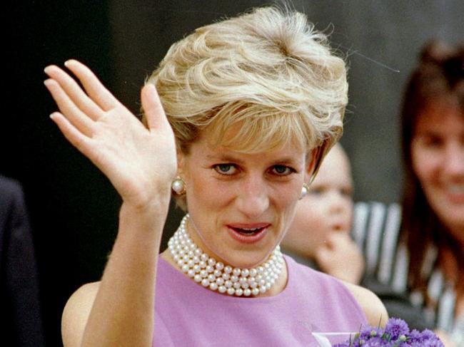 29/08/2007 WIRE: ** FILE ** Diana, Princess of Wales waves to the crowd as she leaves the Victor Chang Cardiac Research Institute in Sydney Australia, in this Friday, November 1, 1996 file photo. Friday Aug. 31, 2007 marks the 10th anniversary of Princess Diana's death in a Paris car crash. (AP Photo/Rick Rycroft)