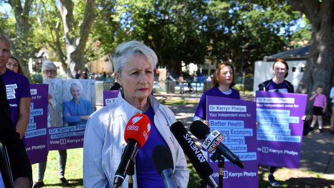 Independent candidate for Wentworth Kerryn Phelps campaigns in Rushcutters Bay today. Picture: AAP