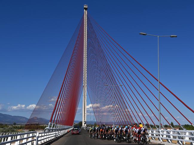 TALAVERA DE LA REINA, SPAIN - SEPTEMBER 09: A general view of the peloton passing through the Bridge Puente de Castilla-La Mancha during the 77th Tour of Spain 2022, Stage 19 a 138,3km stage from Talavera de la Reina to Talavera de la Reina / #LaVuelta22 / #WorldTour / on September 09, 2022 in Talavera de la Reina, Spain. (Photo by Justin Setterfield/Getty Images)