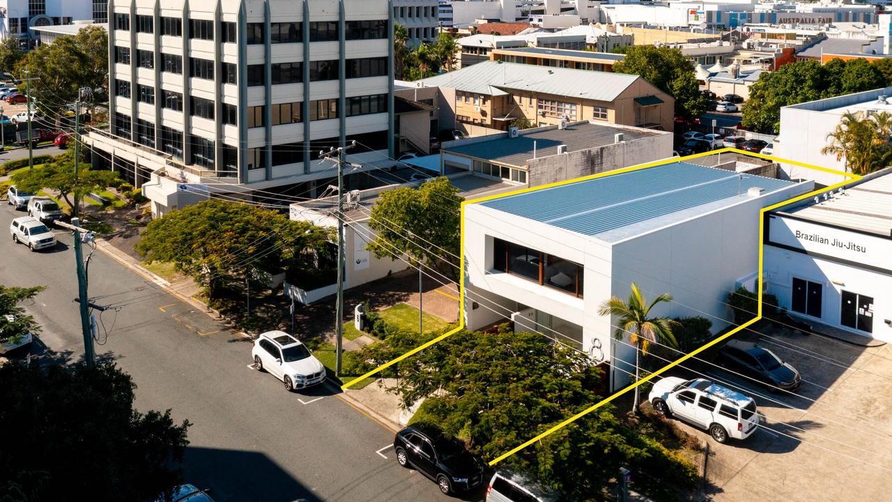 8 Bay Street, Southport sold at auction for $2.03m by Ray White agent Michael Willems