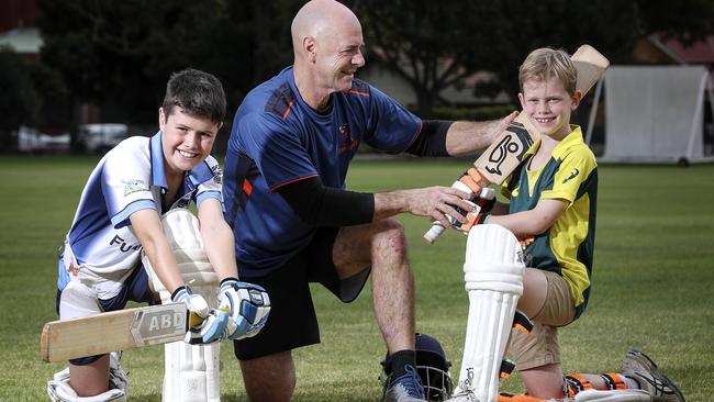 Jamie Siddons is offering one-one-one an online clinics to young cricketers wiith a focus on those aged 14 and under. He is pictured here with Nate McCleary and his own son, Toby Siddons. Picture Sarah Reed