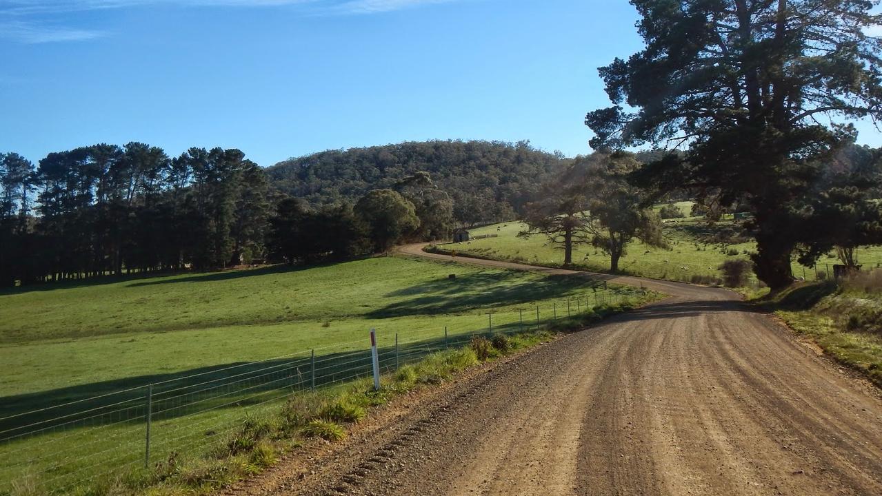 Bruny Island Main Rd: Tasmanian Summer Melting Road On Major Tourist 