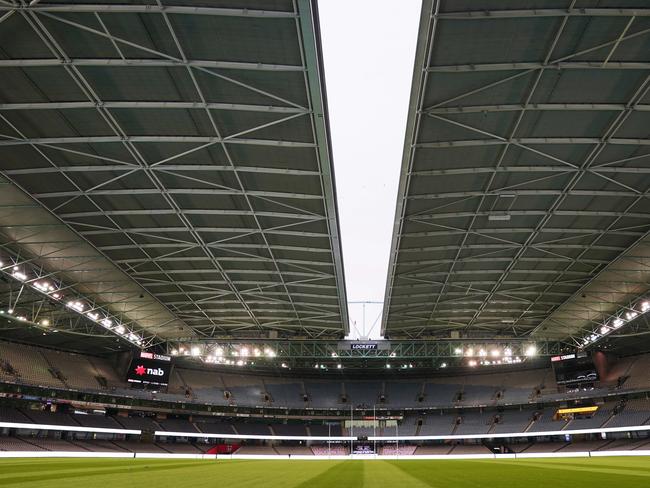 The roof gets closed during the Round 2 AFL match between the St Kilda Saints and the Western Bulldogs at Marvel Stadium in Melbourne, Sunday, June 14, 2020. (AAP Image/Michael Dodge) NO ARCHIVING, EDITORIAL USE ONLY