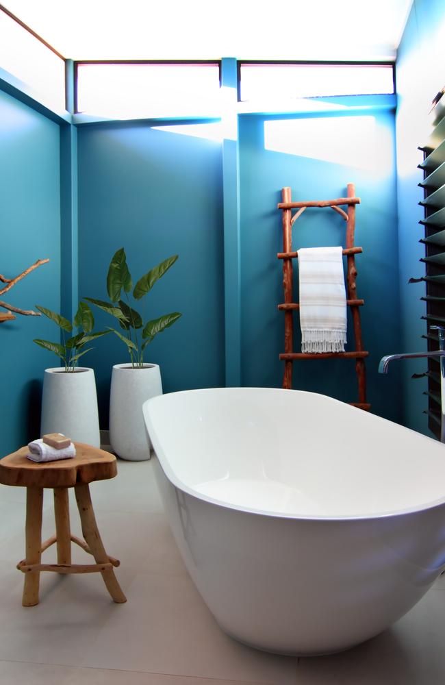 The Elements of Byron beachside room bath