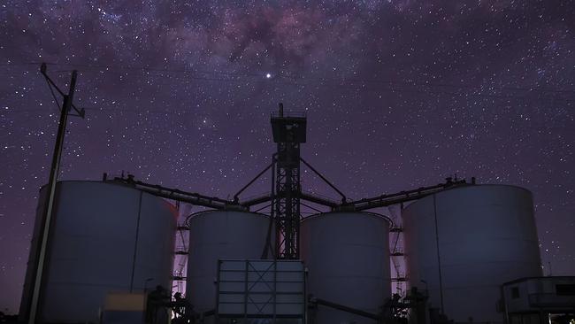 Dazzling photos of the night sky over the River Murray International Dark Sky Reserve. Pic: @adeltritus