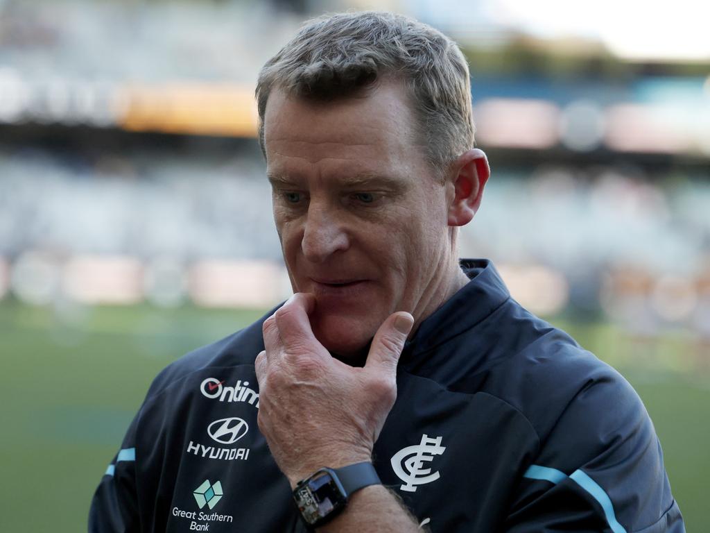 MELBOURNE, AUSTRALIA - AUGUST 11: Michael Voss, Senior Coach of the Blues reacts after the round 22 AFL match between Carlton Blues and Hawthorn Hawks at Melbourne Cricket Ground, on August 11, 2024, in Melbourne, Australia. (Photo by Daniel Pockett/Getty Images)