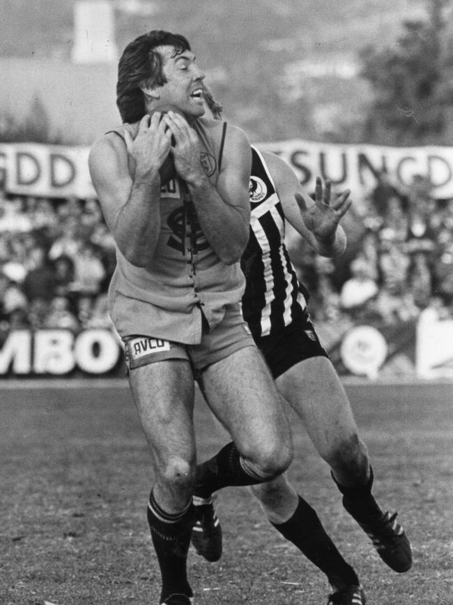 Prince Alfred old scholar Rick Davies taking a chest mark for Sturt in 1983.