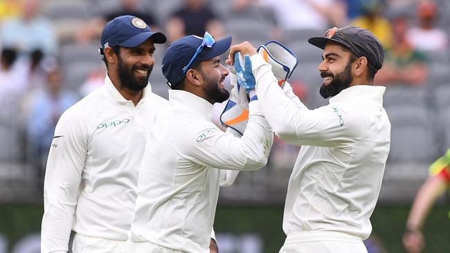 Rishabh Pant and Virat Kohli (right).