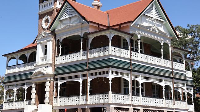 The scaffolding has finally been removed to reveal the mammoth multimillion-dollar restoration of one of Brisbane’s most iconic historic residences, "Home" at Kangaroo Point. Photo: Tara Croser.