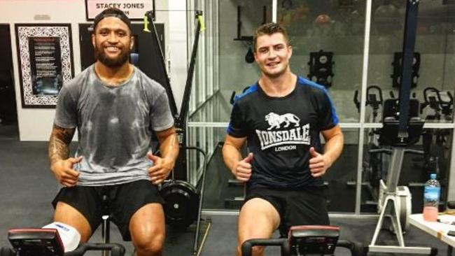 Kieran Foran sweats it out in the gym recently with Warriors winger Manu Vatuvei.