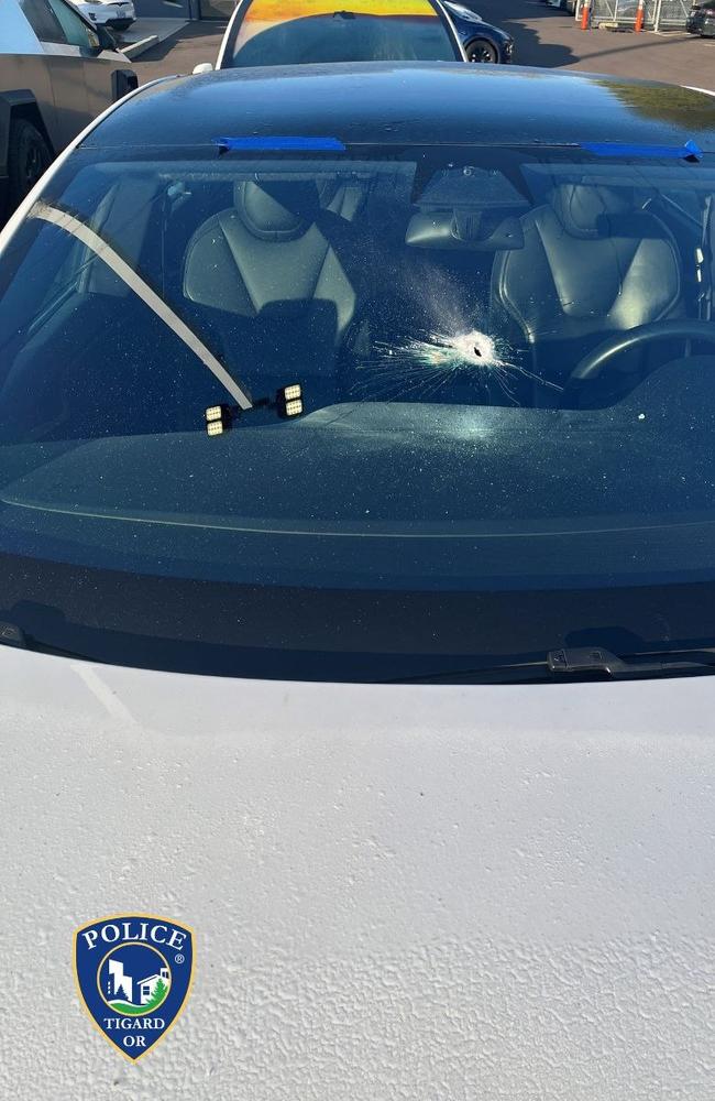 <!DOCTYPE html PUBLIC "-//W3C//DTD HTML 4.0 Transitional//EN" "http://www.w3.org/TR/REC-html40/loose.dtd"><html><body><p>The windscreen of another car was seen with a bullethole. Picture:Tigard Police Department</p></body></html>