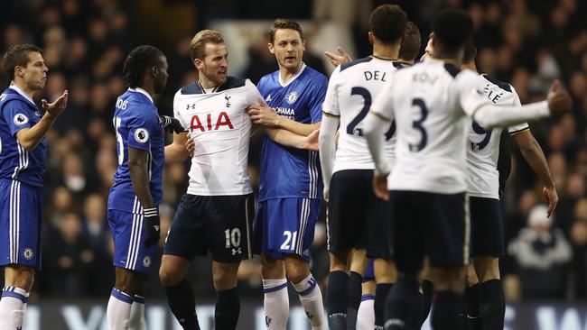 Victor Moses of Chelsea (CL), Harry Kane of Tottenham Hotspur (C) and Nemanja Matic of Chelsea.