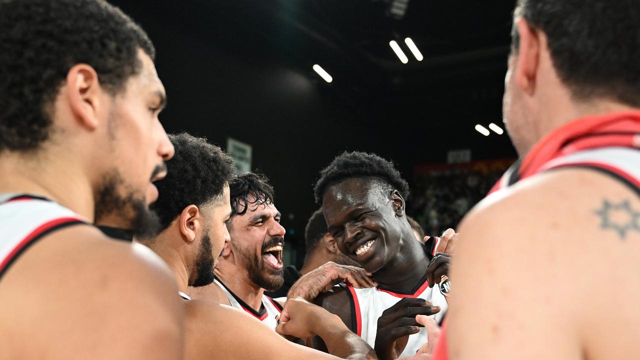 NBL top-six takes shape as Hawks thump JackJumpers