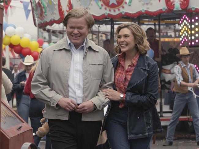 Jesse Plemons and Elizabeth Olsen in Love &amp; Death.