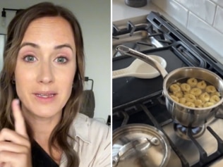 The woman insists this is the best way to avoid pasta water making a mess. Image: TikTok / @sarahhaulbrook