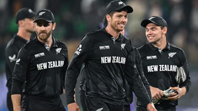 New Zealand's captain Mitchell Santner (C) and his teammates celebrate after winning the semi-final over South Africa. (Photo by Aamir QURESHI / AFP)