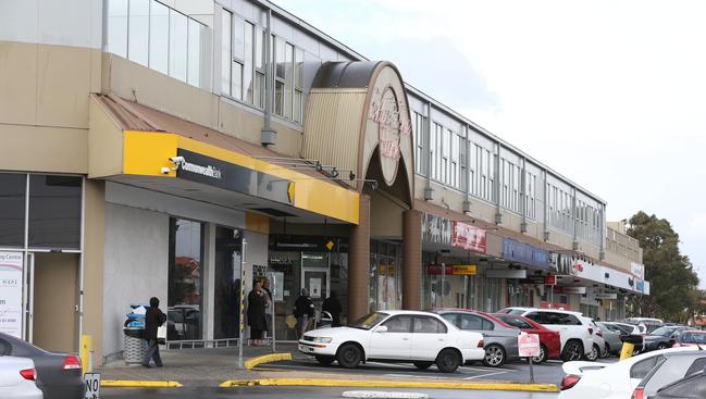 Gladstone Park Shopping Centre needs upgrade, say shoppers | Herald Sun