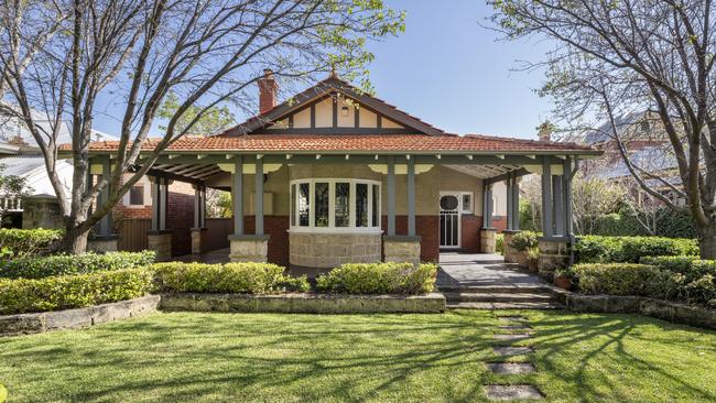 Almondbury Road, Mount Lawley