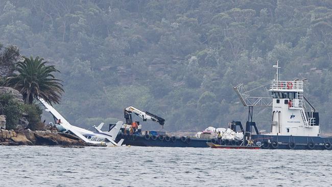 Efforts are underway to remove the Sydney Seaplanes plane after it crashed. Picture: NCA NewsWire / Nikki Short