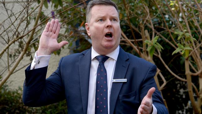 Auctioneer Damian O'Sullivan sells a property in Melbourne. Picture: Andrew Henshaw