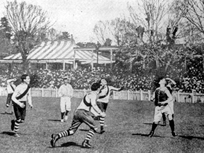 1907 Grand Final between Carlton and South Melbourne, played before a crowd of 45,477 at the MCG.