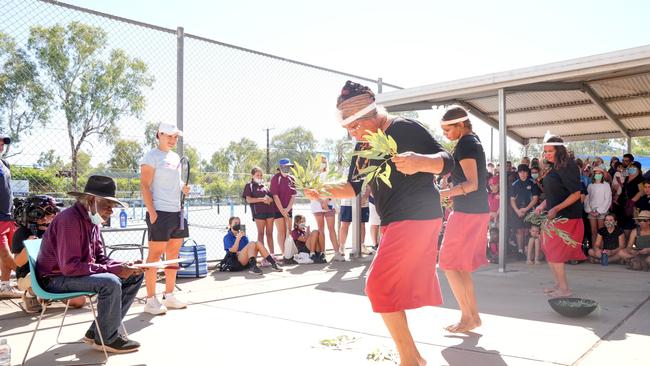 Ash Barty is greeted with a Welcome to Country by Arrernte Elder Aunty Kumalie in Alice Springs. Picture: TENNIS AUSTRALIA