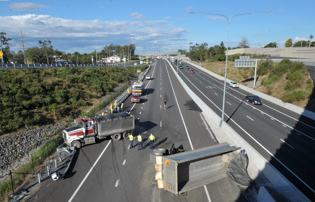 Ipswich Motorway open after Riverview truck crash | The Courier Mail