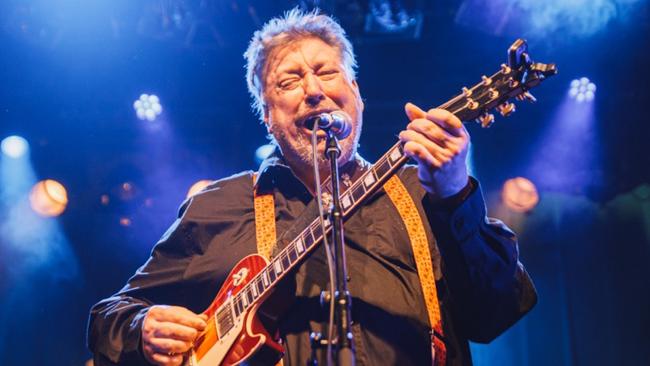 Jeremy Oxley out front of Sunnyboys at their last Brisbane show. Picture: Curdin Wullschleger/Sunnyboys Fan Club/The Tivoli