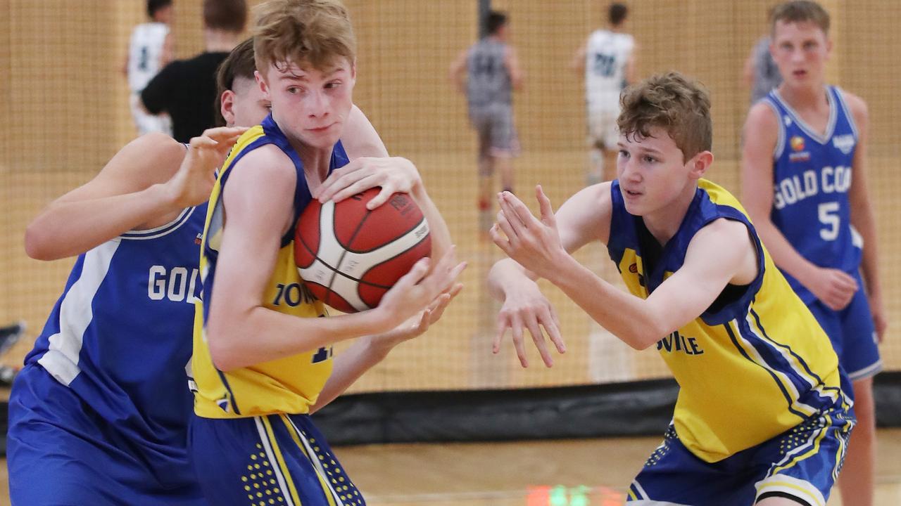 Rollers’ Sam Scott and Heat’s Oliver Timms (with ball) and Jack Abbott. Picture Glenn Hampson