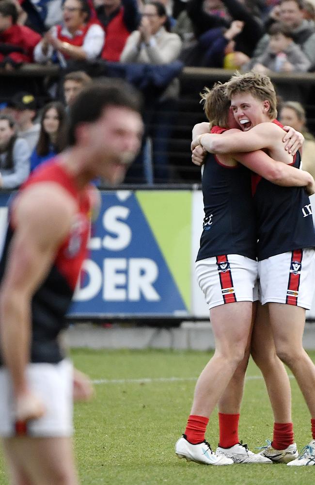 Mt Eliza players celebrate as the siren sounds. Picture: Andrew Batsch