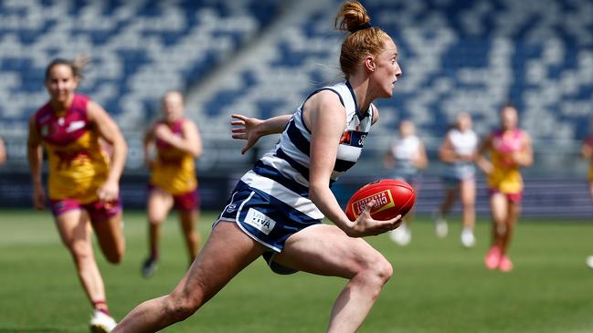 GEELONG, AUSTRALIA - OCTOBER 20: Aishling Moloney of the Cats in action during the 2024 AFLW Round 08 match between the Geelong Cats and the Brisbane Lions at GMHBA Stadium on October 20, 2024 in Geelong, Australia. (Photo by Michael Willson/AFL Photos via Getty Images)