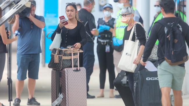 A Darwin woman heard to be complaining loudly as ravellers arrive at Darwin International Airport as all Interstate arrivals require 14 days in Quarantine. Picture GLENN CAMPBELL