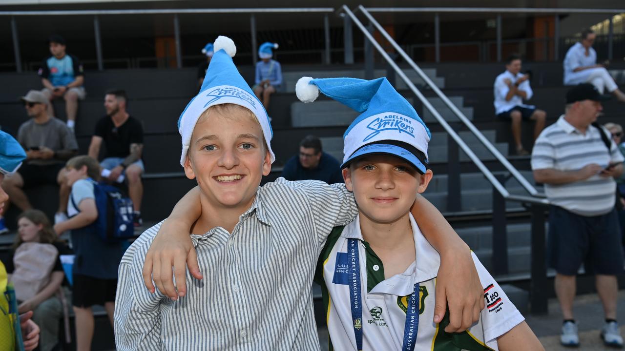 20/12/24. Gallery Big Bash - Adelaide Strikers v Melbourne Stars at Adelaide Oval. Picture: Keryn Stevens