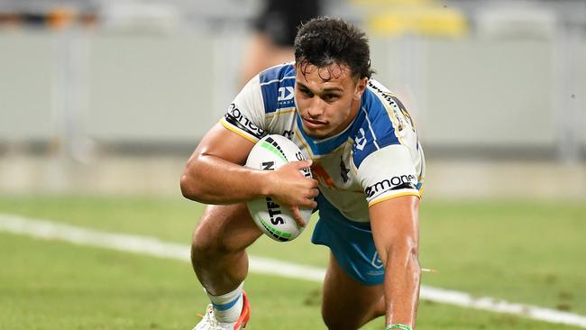 Tino Fa'asuamaleaui of the Titans scores a try during the NRL Elimination Final match between Sydney Roosters and Gold Coast Titans at QCB Stadium, on September 11, 2021, in Townsville, Australia. (Photo by Ian Hitchcock/Getty Images)