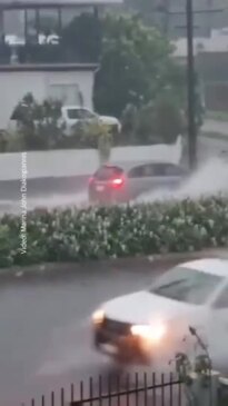 Heavy rainfall causes flooding across Northern Territory roads