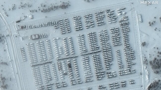Gambar Satelit Menunjukkan Penumpukan Militer Rusia di Dekat Ukraina